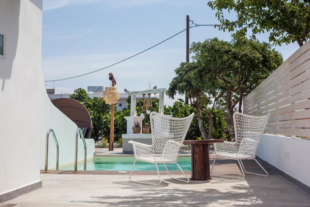 Malibu Boutique & Фалираки